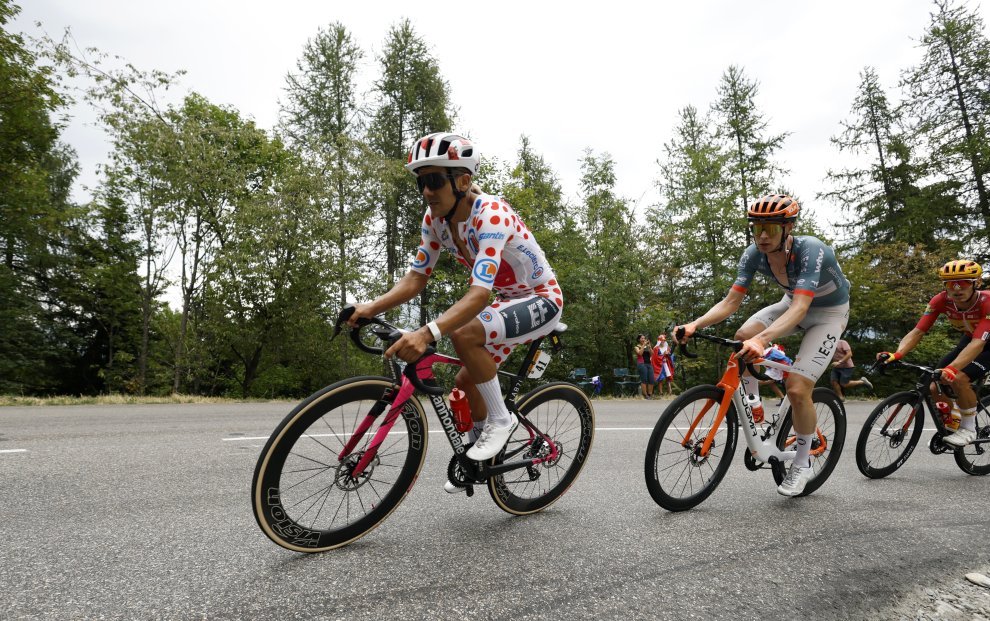Richard Carapaz Tour de France 2026 Mountain King